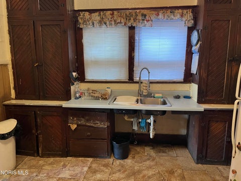 Tiny photo for 651 Curtis Street, Toledo, OH 43609 (MLS # 10014065)