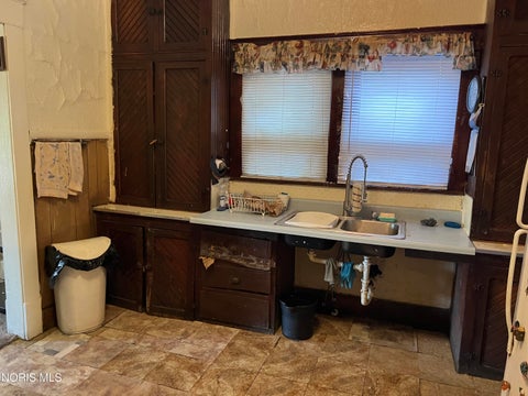 Tiny photo for 651 Curtis Street, Toledo, OH 43609 (MLS # 10014065)