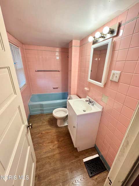 Tiny photo for 158 Everett Street, Toledo, OH 43608 (MLS # 10011480)