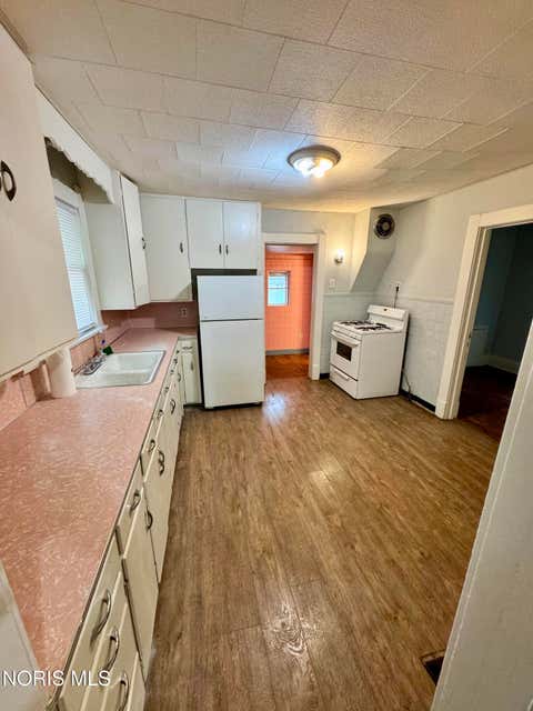 Tiny photo for 158 Everett Street, Toledo, OH 43608 (MLS # 10011480)