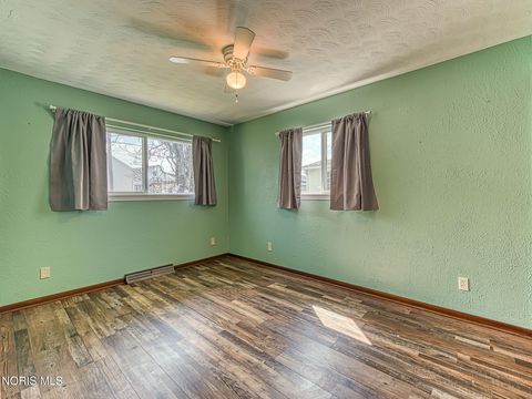 Tiny photo for 2828 128th Street, Toledo, OH 43611 (MLS # 10006713)