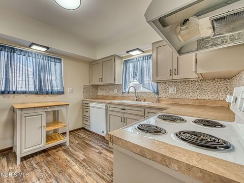 Tiny photo for 2828 128th Street, Toledo, OH 43611 (MLS # 10006713)