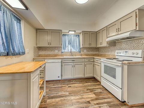 Tiny photo for 2828 128th Street, Toledo, OH 43611 (MLS # 10006713)