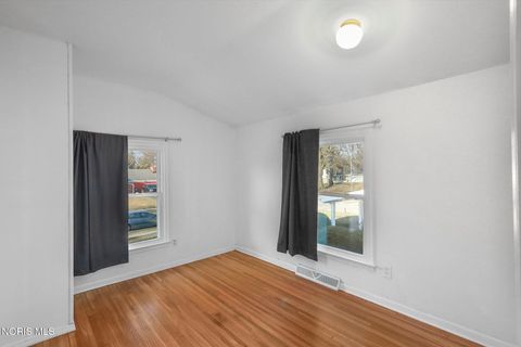 Tiny photo for 1932 Cherrylawn Drive, Toledo, OH 43614 (MLS # 10004640)