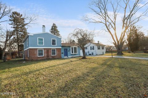 Photo of 1932 Cherrylawn Drive, Toledo, OH 43614 (MLS # 10004640)
