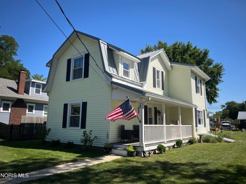 Photo of 340 E 5th Street, Perrysburg, OH 43551 (MLS # 10012682)