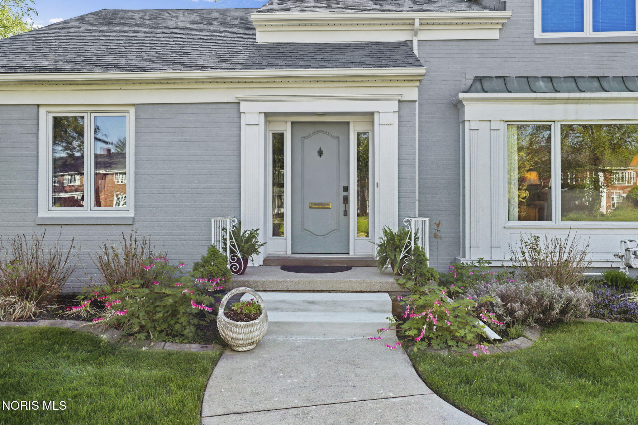 2128 Evergreen Road