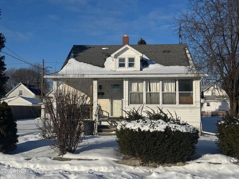 Photo of 171 Osborne Street, Rossford, OH 43460 (MLS # 10003895)