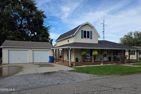 Photo of 211 E Broadway Street, Leipsic, OH 45856 (MLS # 10013607)