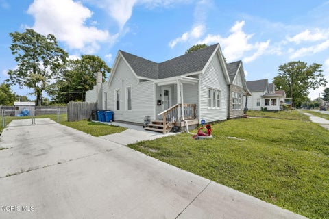Photo of 547 Church Street, Toledo, OH 43605 (MLS # 10010796)
