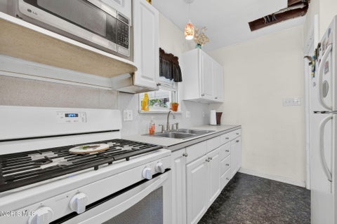 Tiny photo for 2542 Grantwood Drive, Toledo, OH 43613 (MLS # 10010354)