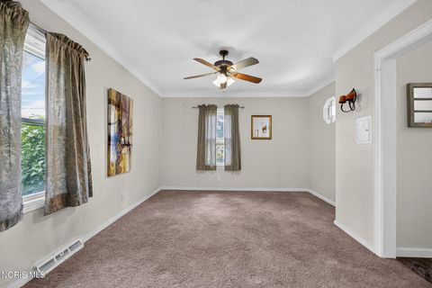 Tiny photo for 2542 Grantwood Drive, Toledo, OH 43613 (MLS # 10010354)