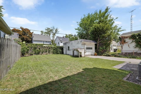 Tiny photo for 2542 Grantwood Drive, Toledo, OH 43613 (MLS # 10010354)