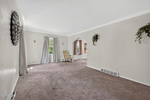 Tiny photo for 2542 Grantwood Drive, Toledo, OH 43613 (MLS # 10010354)
