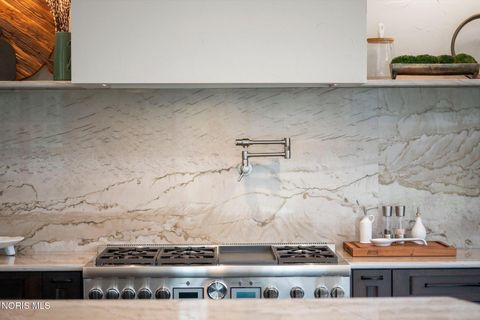 Tiny photo for 26976 W River Road, Perrysburg, OH 43551 (MLS # 10005247)