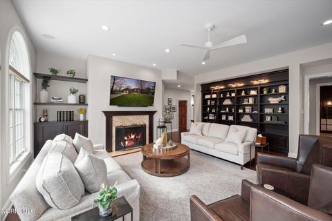 Tiny photo for 26976 W River Road, Perrysburg, OH 43551 (MLS # 10005247)