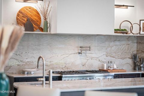 Tiny photo for 26976 W River Road, Perrysburg, OH 43551 (MLS # 10005247)