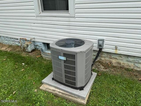 Tiny photo for 405 E Hamilton Street, Bryan, OH 43506 (MLS # 10013886)