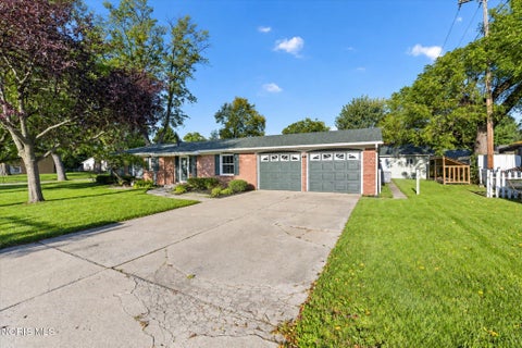 Tiny photo for 5302 Brophy Drive, Toledo, OH 43611 (MLS # 10014483)
