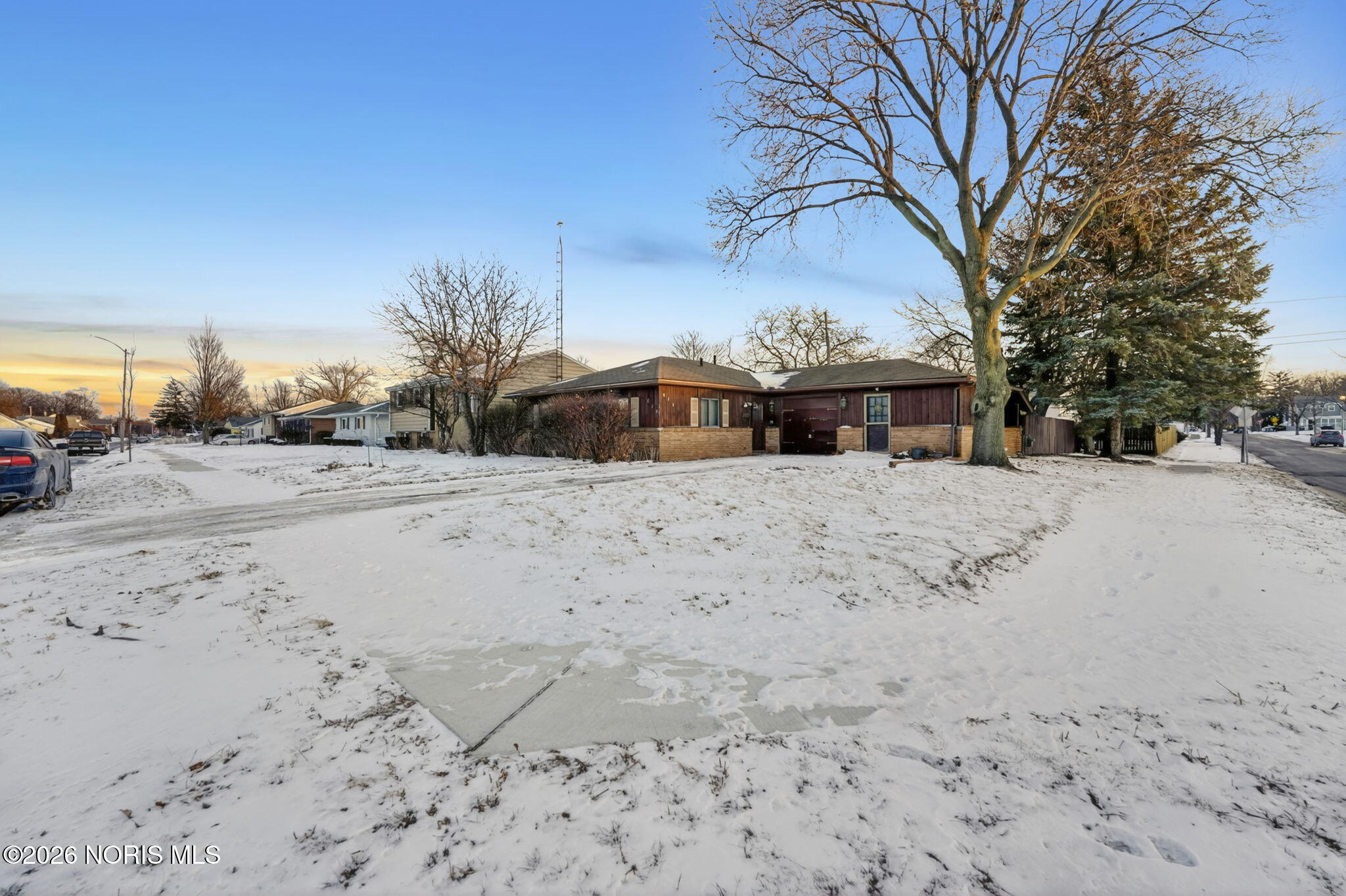 815 W Capistrano Avenue