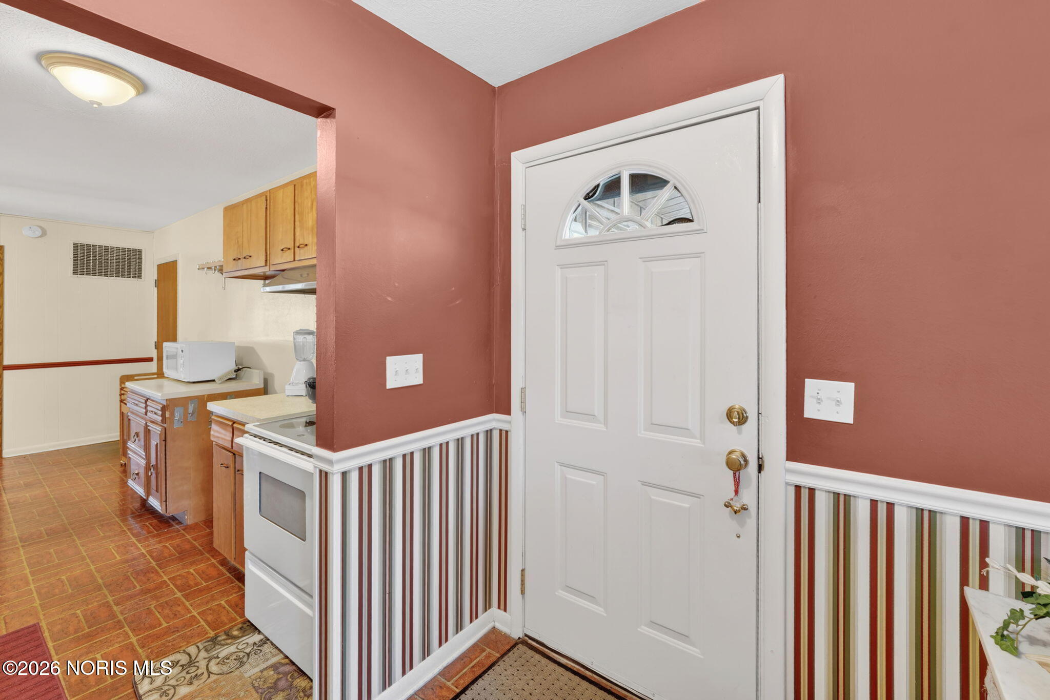 815 W Capistrano Avenue