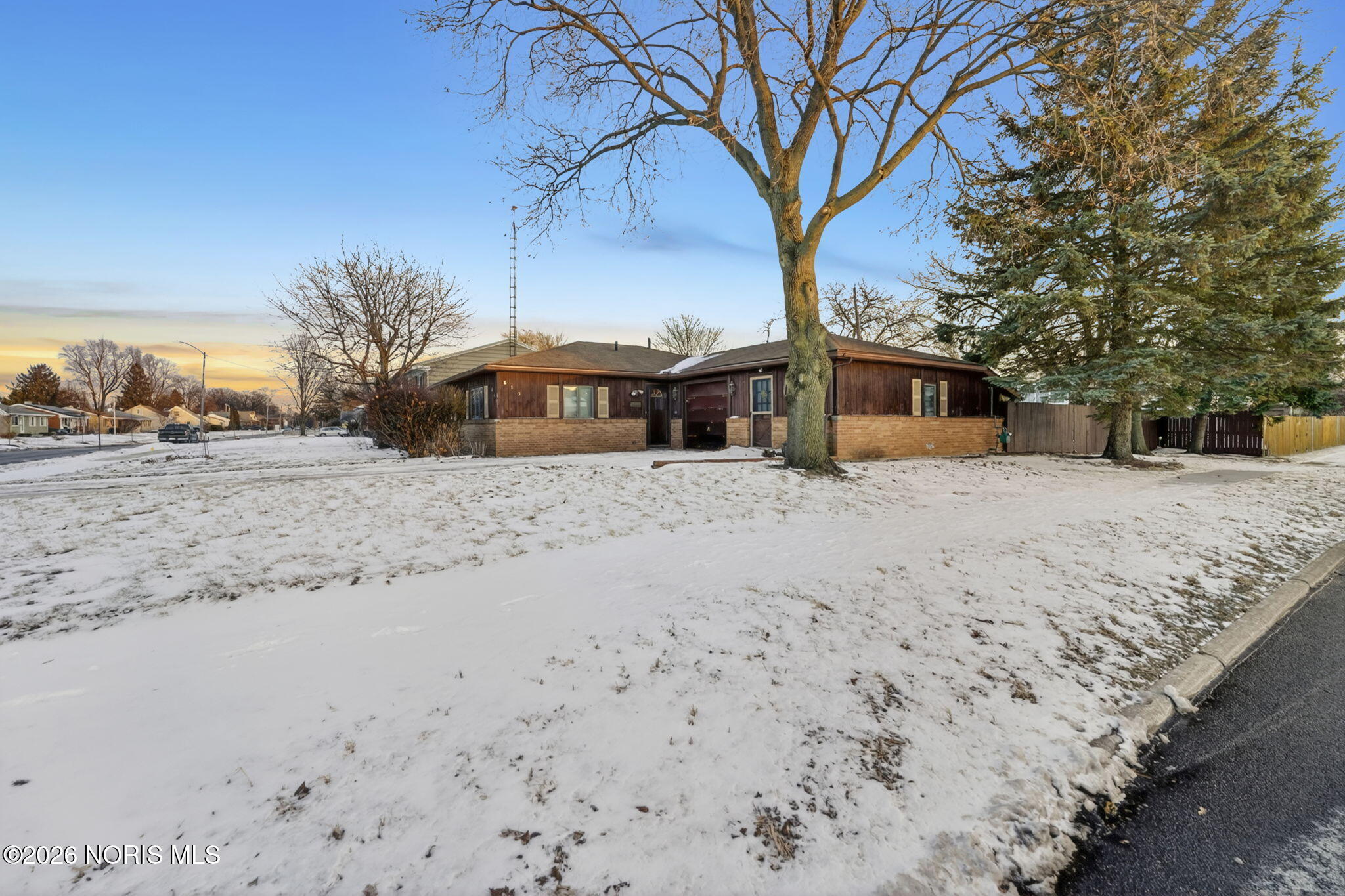 815 W Capistrano Avenue