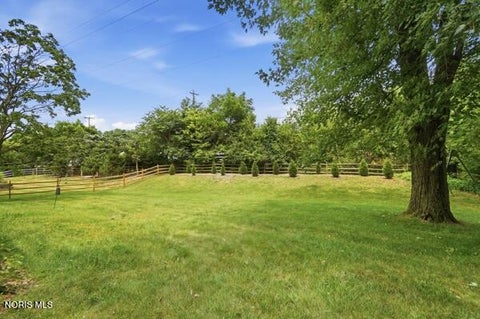 Tiny photo for 6956 Apple Creek Road, Sylvania, OH 43560 (MLS # 10014281)