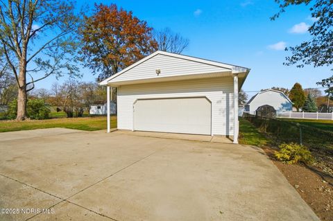 Tiny photo for 242 E Yates Avenue, Findlay, OH 45840 (MLS # 10004415)