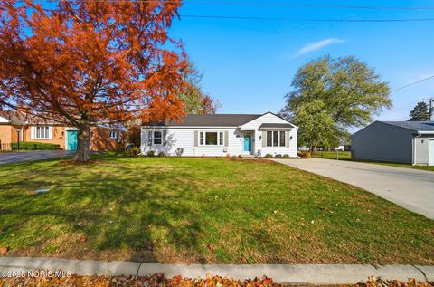 Photo of 242 E Yates Avenue, Findlay, OH 45840 (MLS # 10004415)