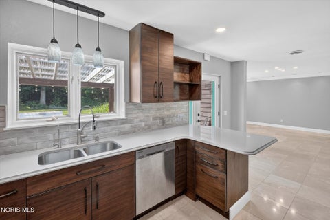 Tiny photo for 4545 Indian Road, Ottawa Hills, OH 43615 (MLS # 10014155)