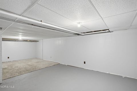 Tiny photo for 915 W Main Cross Street, Findlay, OH 45840 (MLS # 10008694)