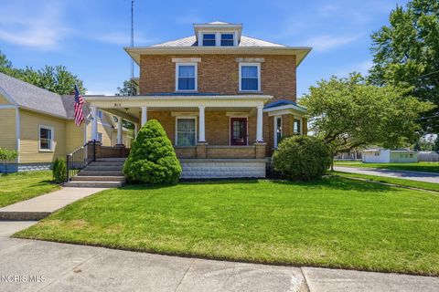 Photo of 915 W Main Cross Street, Findlay, OH 45840 (MLS # 10008694)