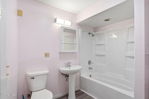 Tiny photo for 915 W Main Cross Street, Findlay, OH 45840 (MLS # 10008694)