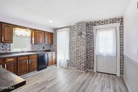Tiny photo for 915 W Main Cross Street, Findlay, OH 45840 (MLS # 10008694)