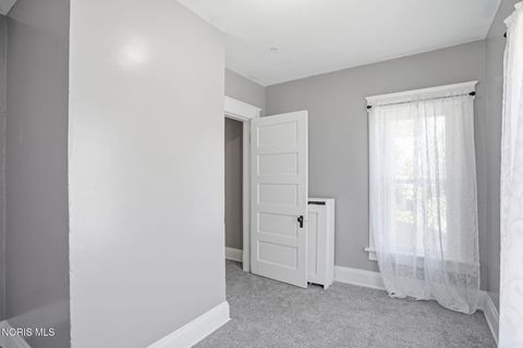 Tiny photo for 915 W Main Cross Street, Findlay, OH 45840 (MLS # 10008694)