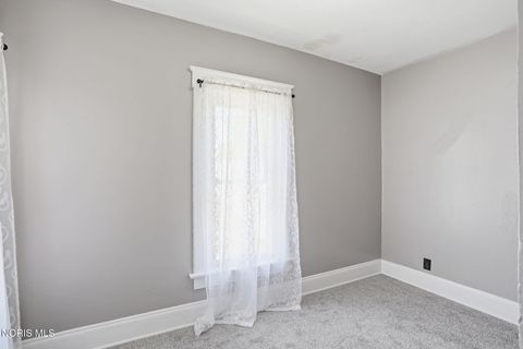Tiny photo for 915 W Main Cross Street, Findlay, OH 45840 (MLS # 10008694)