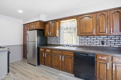 Tiny photo for 915 W Main Cross Street, Findlay, OH 45840 (MLS # 10008694)