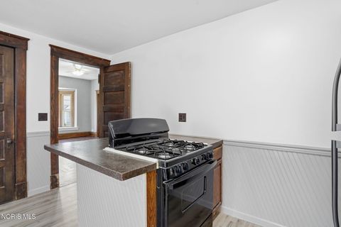 Tiny photo for 915 W Main Cross Street, Findlay, OH 45840 (MLS # 10008694)