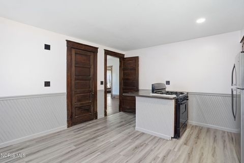 Tiny photo for 915 W Main Cross Street, Findlay, OH 45840 (MLS # 10008694)