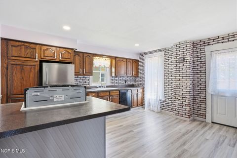 Tiny photo for 915 W Main Cross Street, Findlay, OH 45840 (MLS # 10008694)