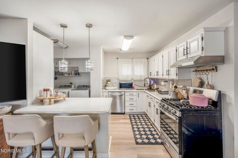 Tiny photo for 3047 March Drive, Toledo, OH 43614 (MLS # 10004998)