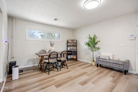 Tiny photo for 3047 March Drive, Toledo, OH 43614 (MLS # 10004998)