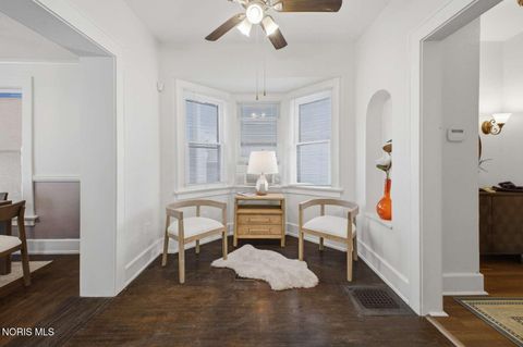 Tiny photo for 2410 Lawrence Avenue, Toledo, OH 43620 (MLS # 10006825)