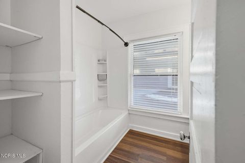 Tiny photo for 2410 Lawrence Avenue, Toledo, OH 43620 (MLS # 10006825)