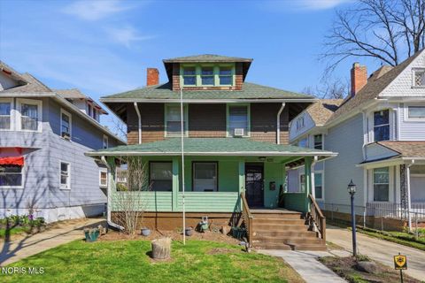 Photo of 2410 Lawrence Avenue, Toledo, OH 43620 (MLS # 10006825)