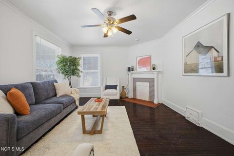 Tiny photo for 2410 Lawrence Avenue, Toledo, OH 43620 (MLS # 10006825)