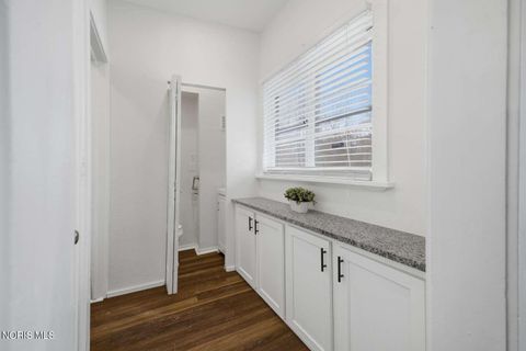 Tiny photo for 2410 Lawrence Avenue, Toledo, OH 43620 (MLS # 10006825)