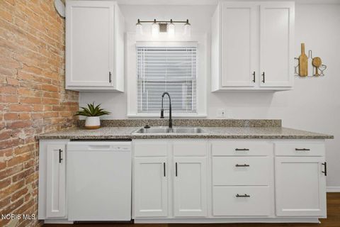 Tiny photo for 2410 Lawrence Avenue, Toledo, OH 43620 (MLS # 10006825)