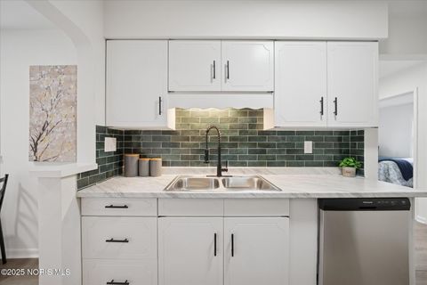 Tiny photo for 4444 Bellevista Drive, Toledo, OH 43612 (MLS # 10001718)