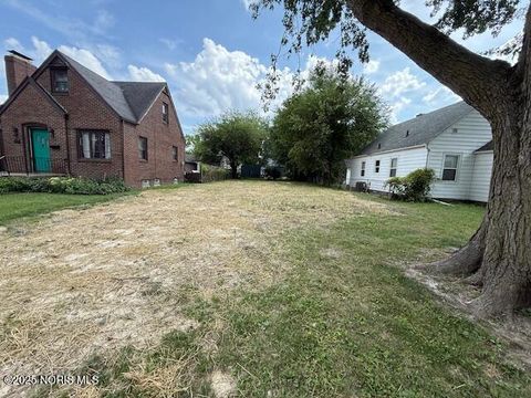 Photo of 219 Sunset Boulevard, Toledo, OH 43612 (MLS # 10000572) Photo of 219 Sunset Boulevard, Toledo, OH 43612 (MLS # 10000572)
